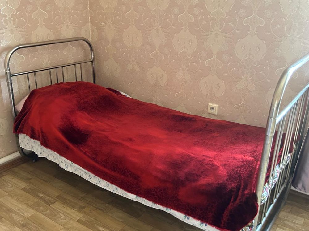 Продам железную тахту