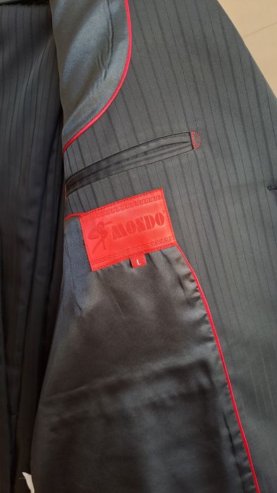 Costum bărbătesc vand urgent  .bucurești  sec1