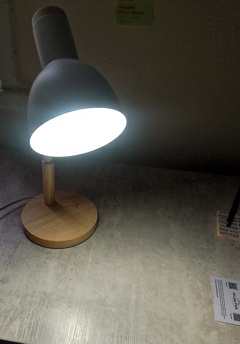 Янги аммо арзон стол лампаси