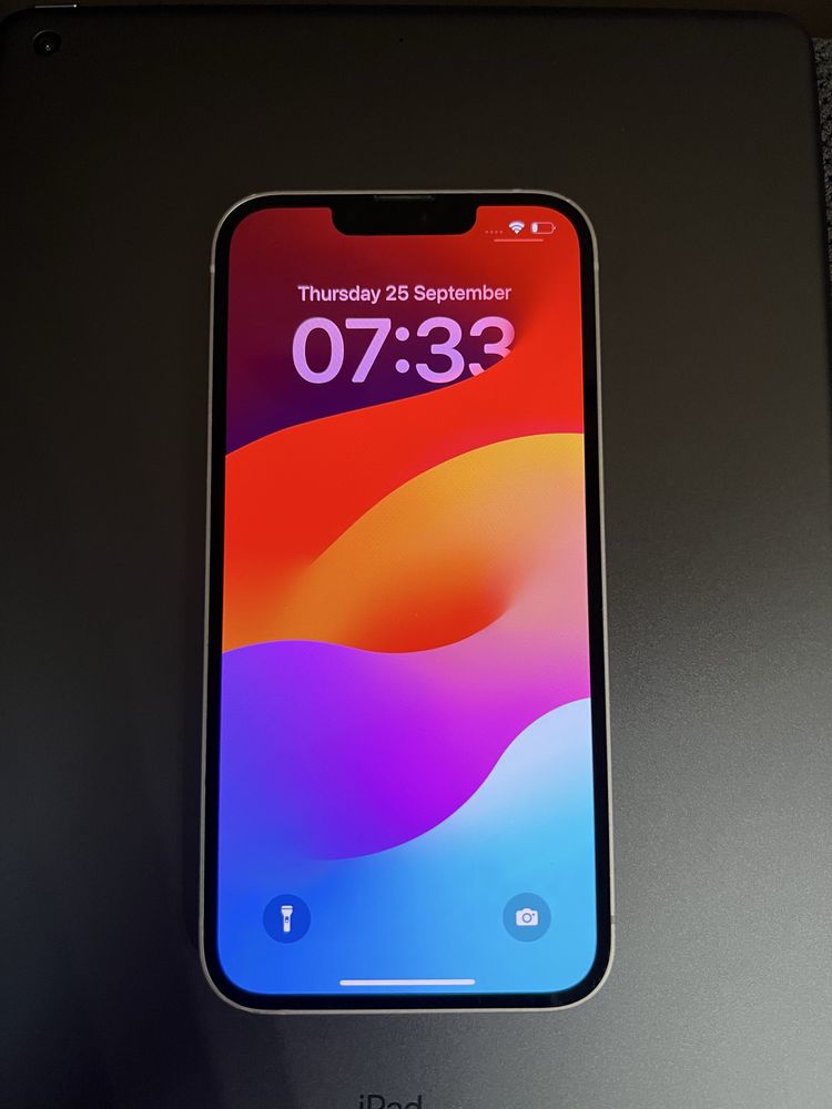 Продавам Iphone 13