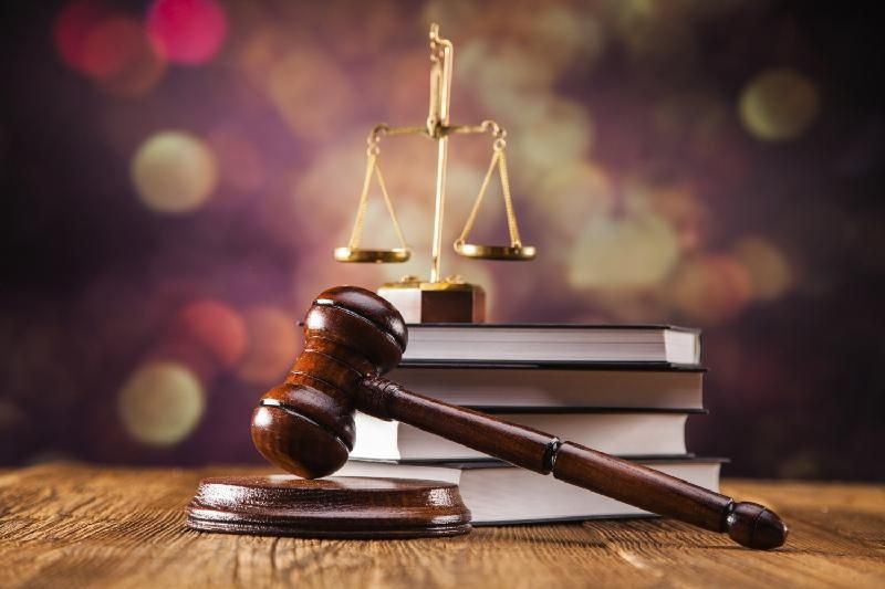 Advokat xizmati advokatura yurist jinoyat mamuriy fuqarolik