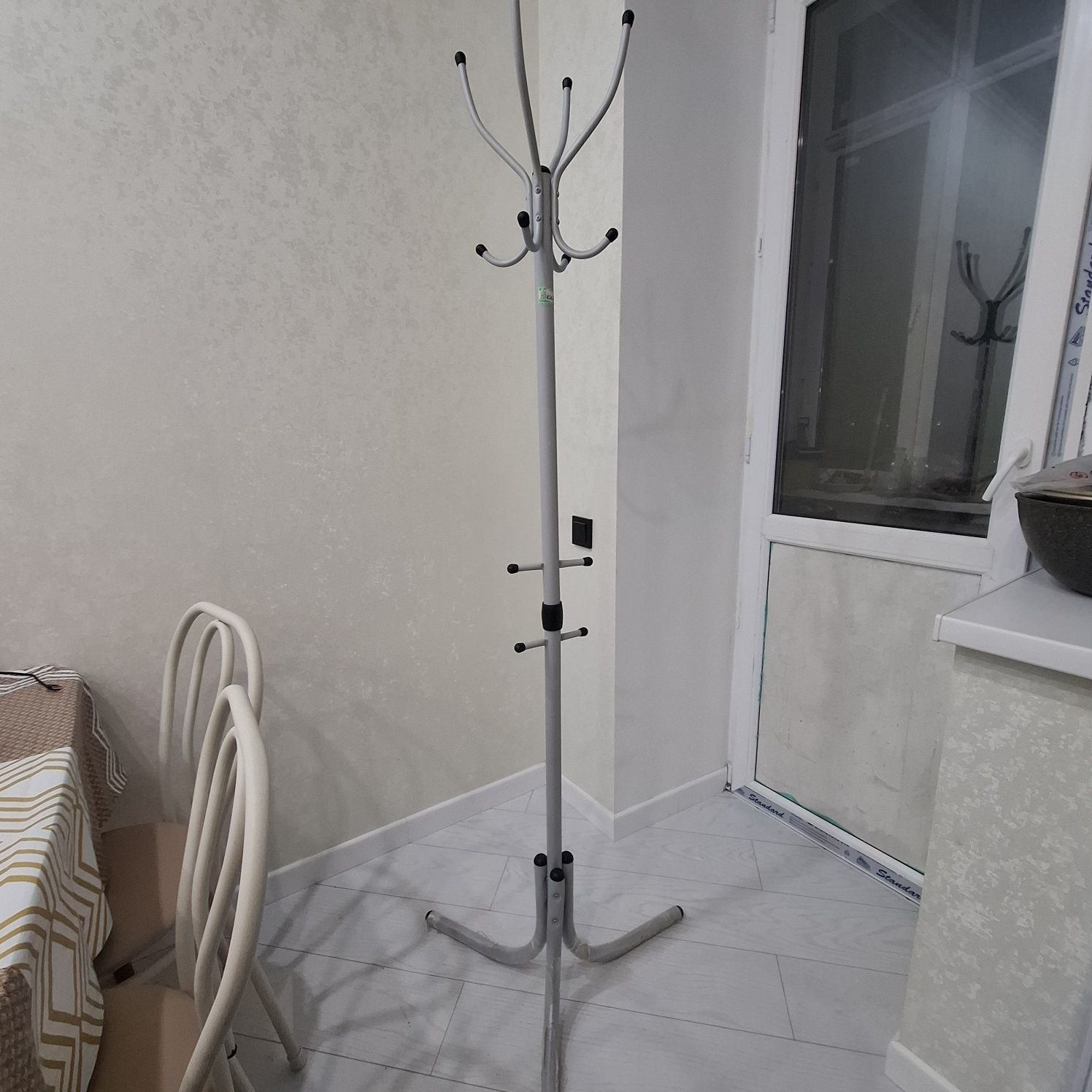 Продам вешалку для одежд