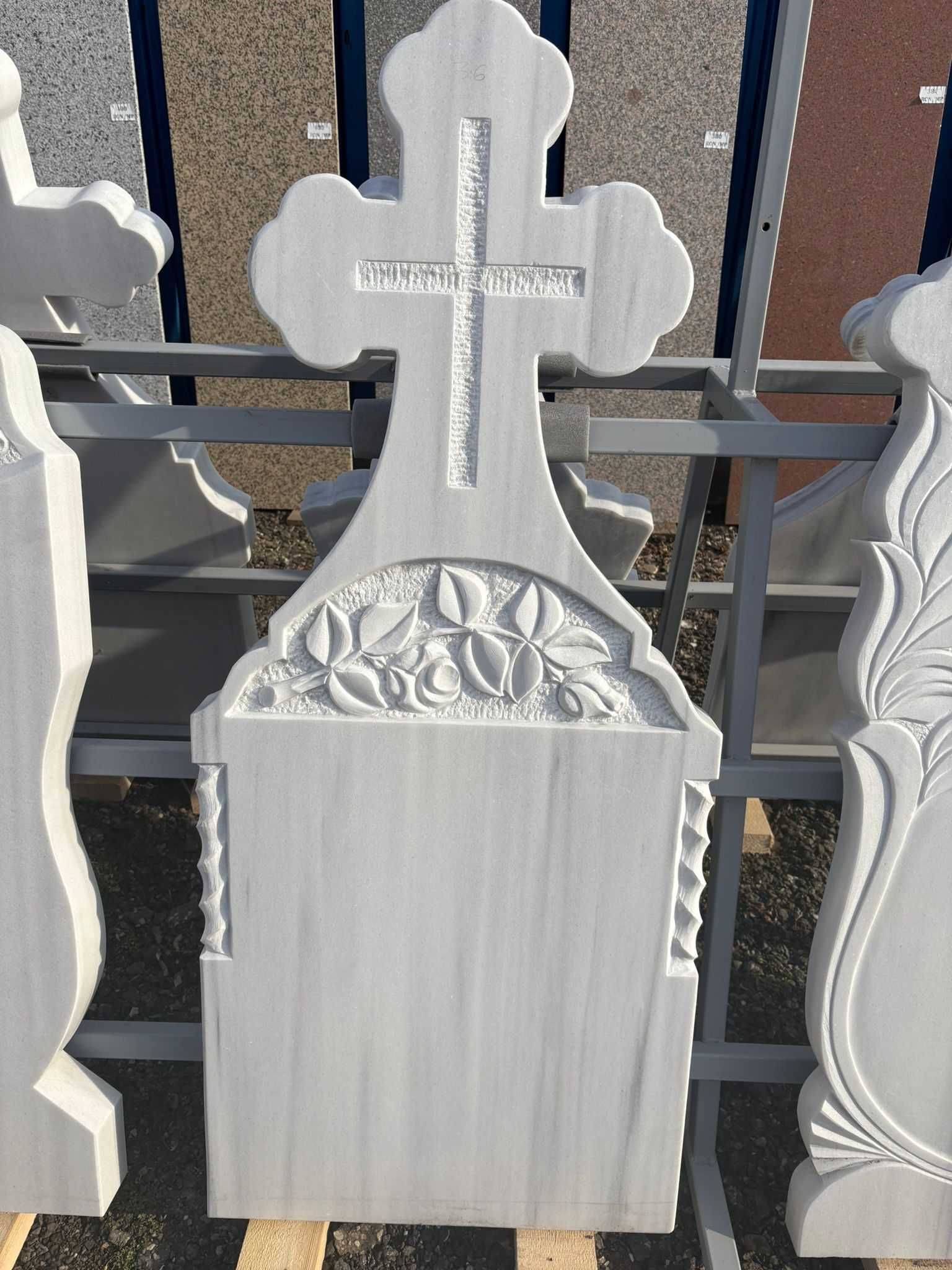 Reducere 15%  monumente funerare , marmura alba si granit