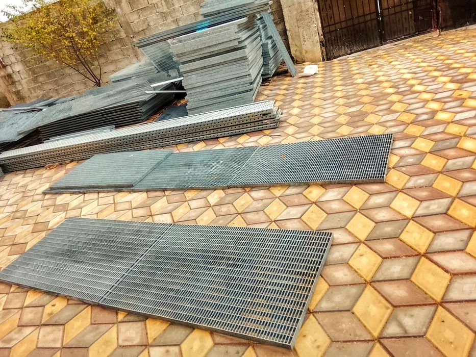 Vând grătare zincate și trepte pentru scări orice dimensiune și orice