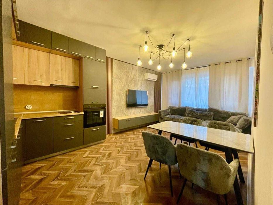 Тристаен апартамент в кв.Смирненски
