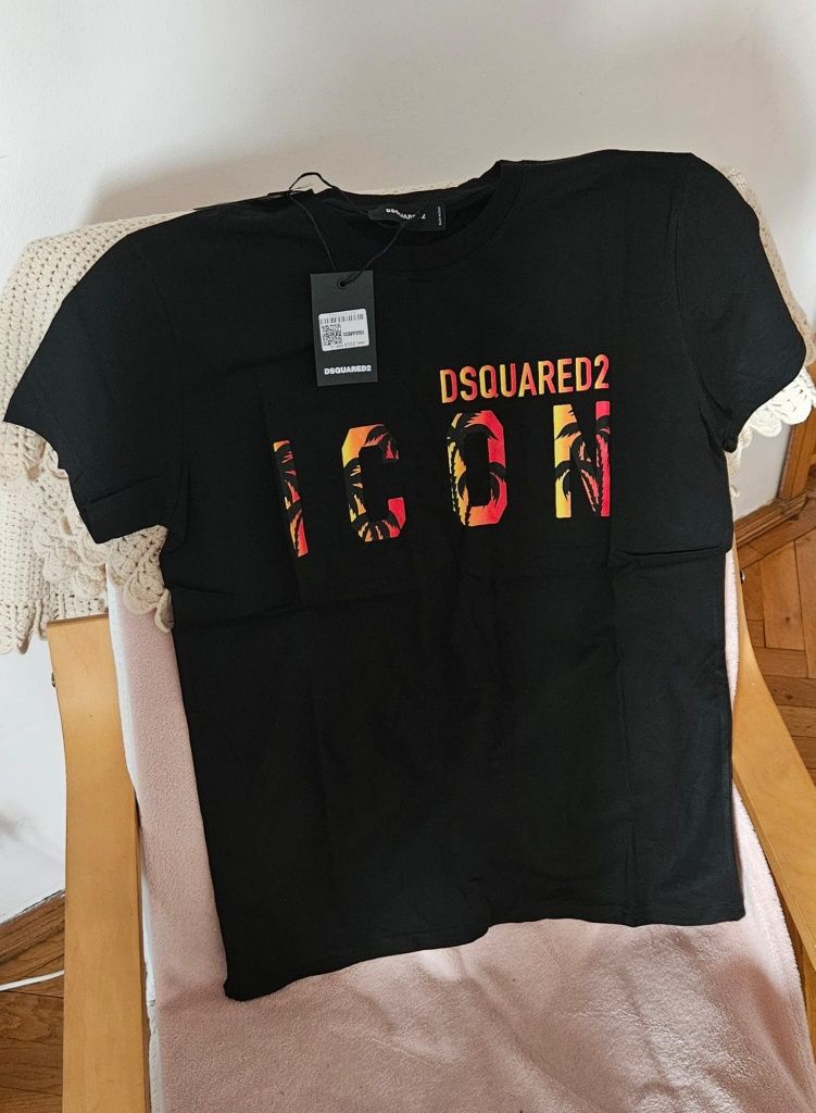 Tricou DSQUARED! Mărimi disponibile:S,M,L,XL,XXL