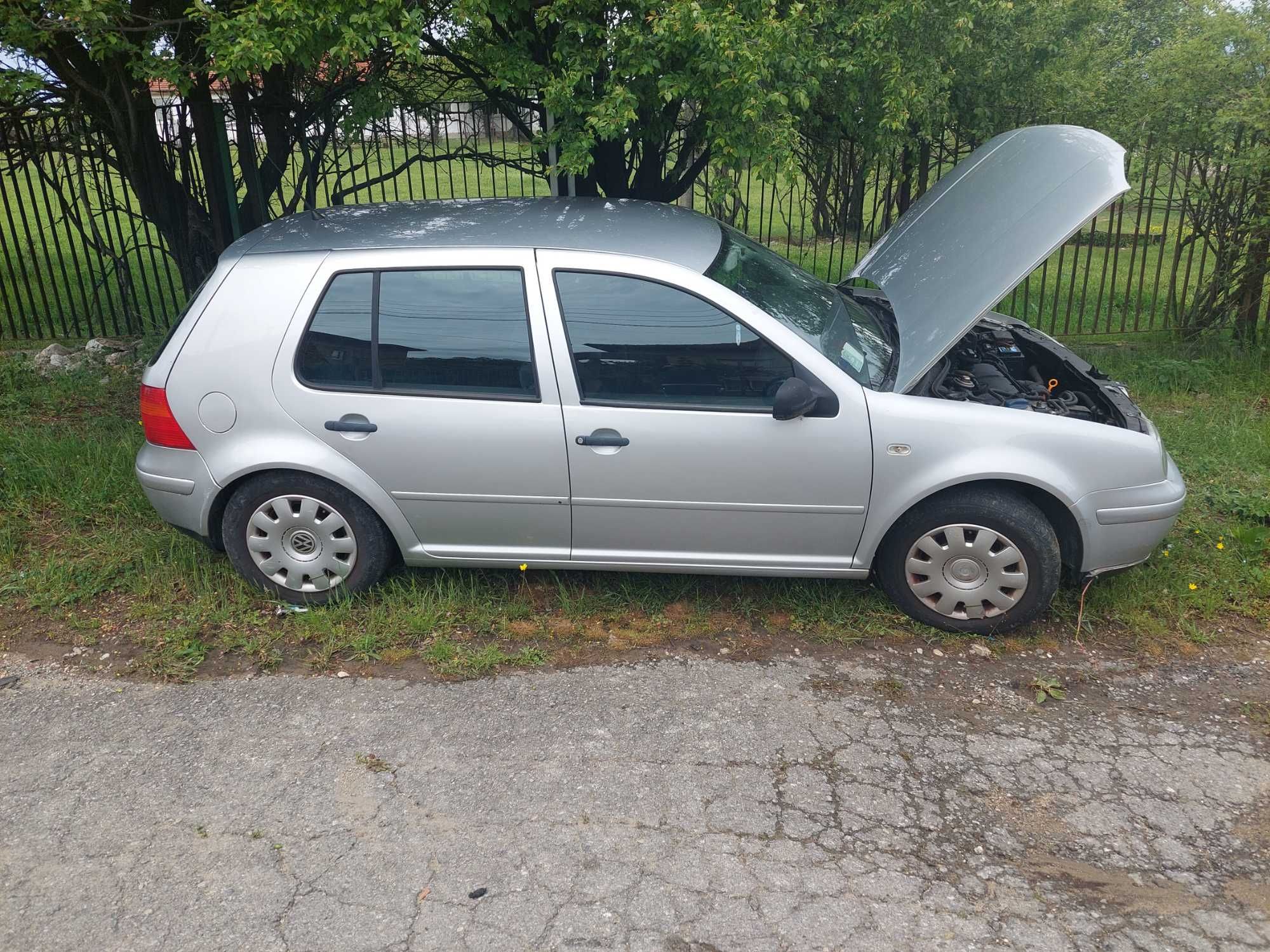 VW Golf 1,9 TDI Фолксваген Голф 4 на части! 
Юни 2002