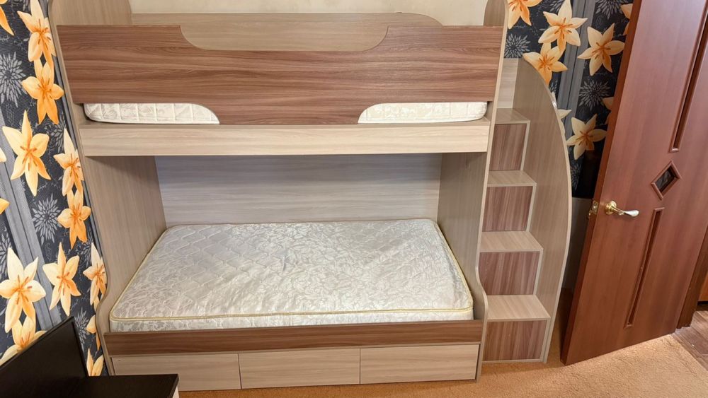 Продам двухъярусную кровать