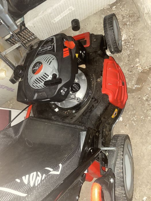 Masina de tuns iarba