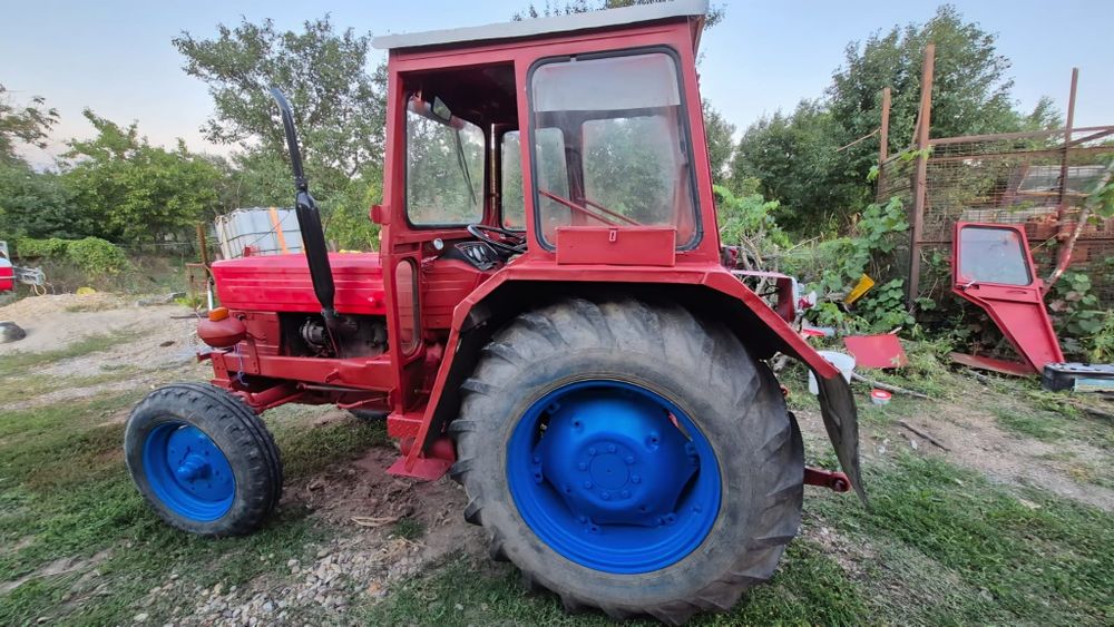 UTB 550 – include plug și disc.