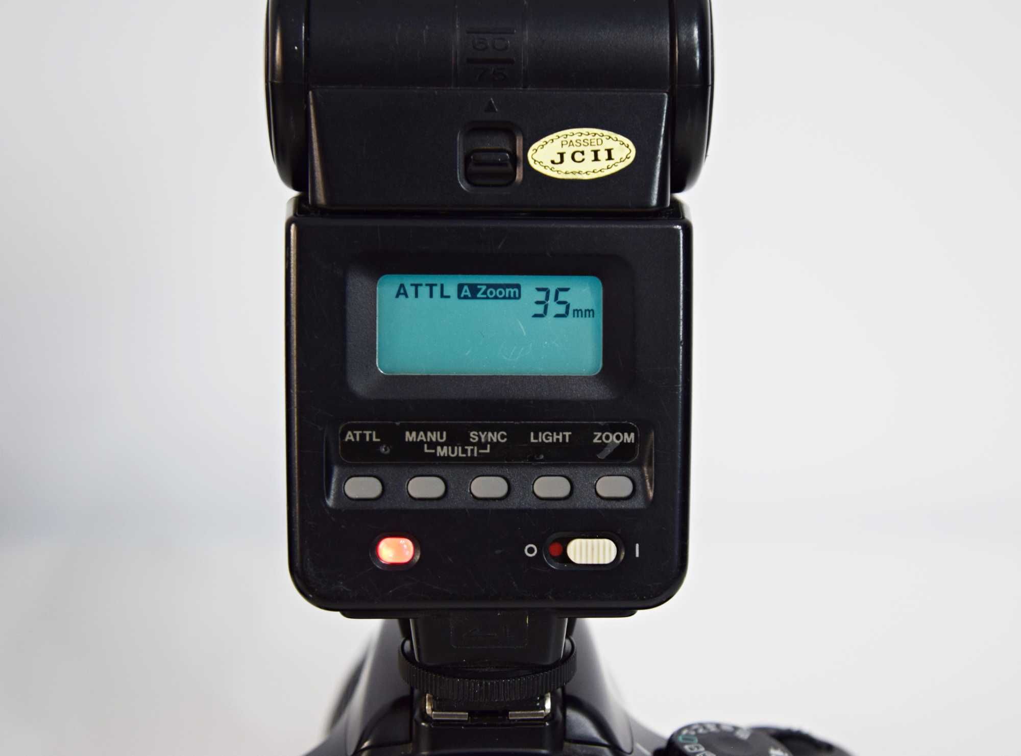 Aparat foto DSLR Canon EOS 1100D + Obiectiv 18-55 IS III + blitz 420ez