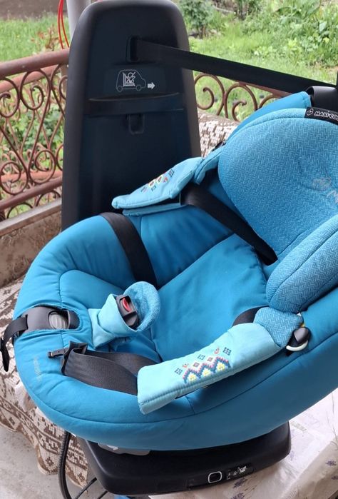 Vând scaun auto Maxi Cosi I-size, cu isofix, 0-19 kg, rotație 360°.