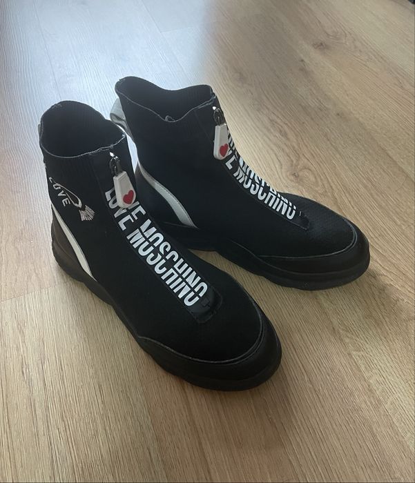 Боти Love Moschino