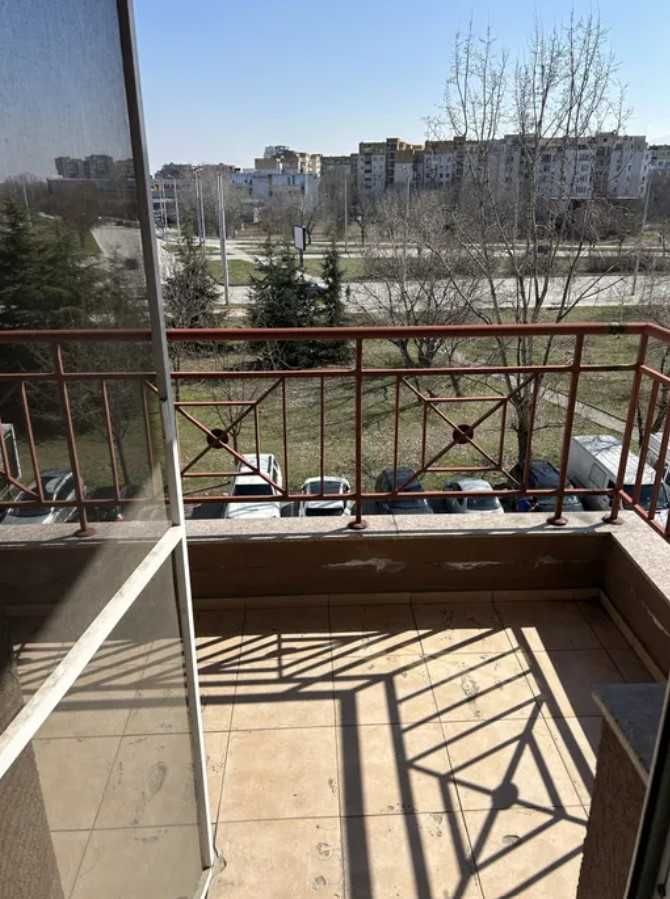 Двустаен ОБЗАВЕДЕН апартамент кв. Тракия