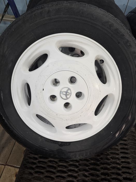 Продам диски с резиной,резину 17,резину14 3 балона