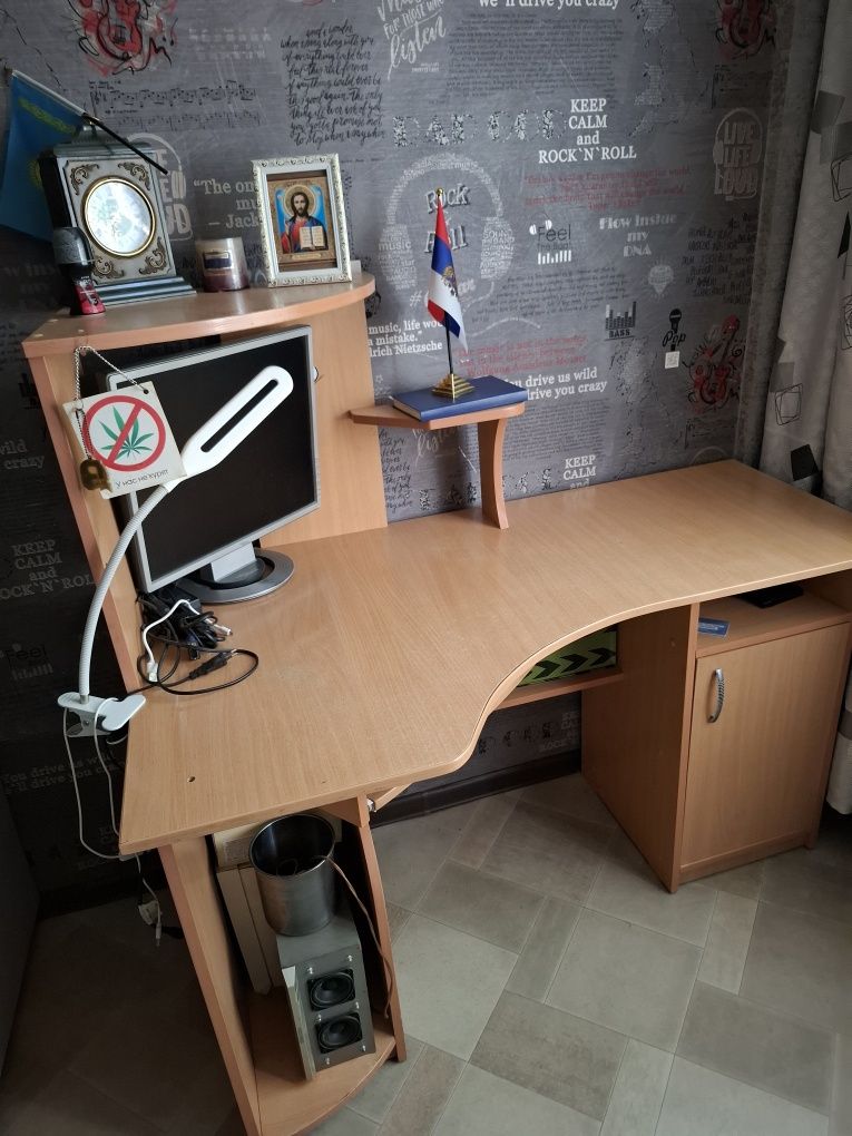 Стол компьютерный в хорошем состоянии, не дорого,