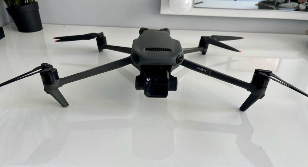 Дрон DJI Mavic 3 Fly More Combo + RC Pro Контролер - ПЕРФЕКТЕН