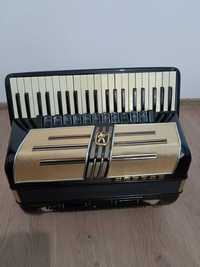 Acordeon Hohner.