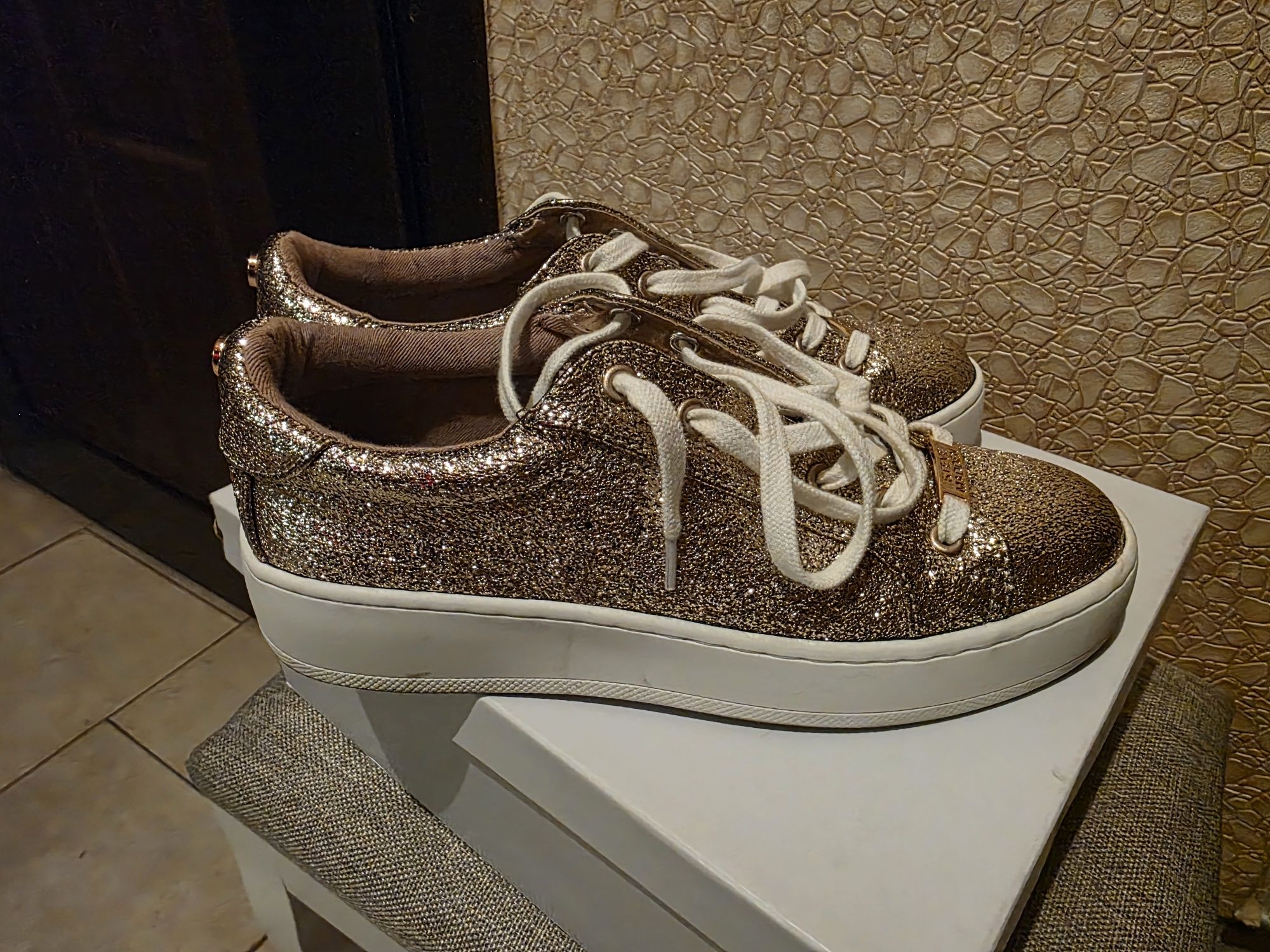 Gaudi, Steve Madden, CB обувки