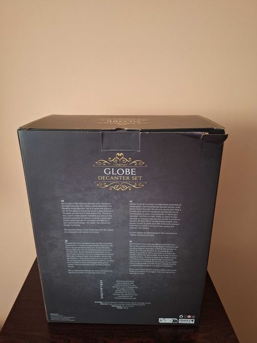 Сет за уиски със стъклен декантер глобус, 2 чаши и камъни за охлаждане