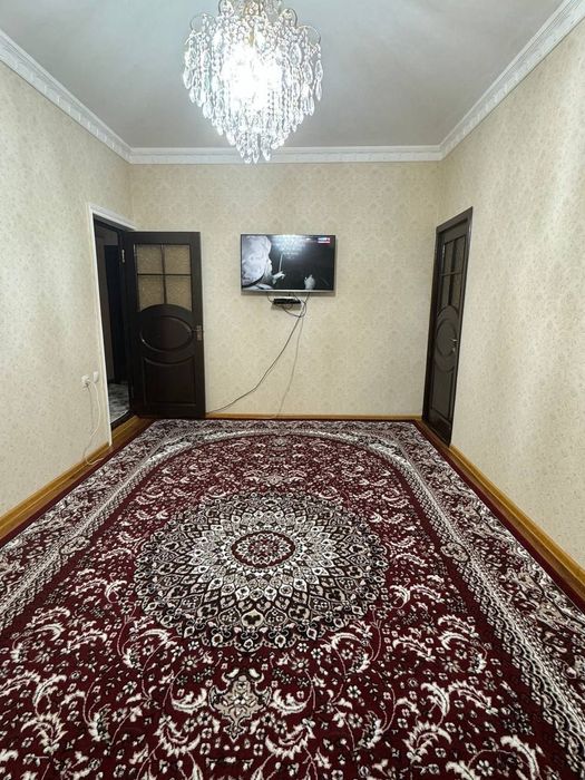 Срочно  Продаётся Мирза Улугбек 5/5/5с мебелью ремонт средний !
