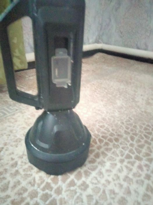 Фанарик лед, заряжаться от сети