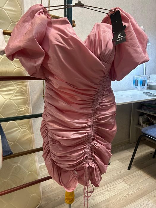 Розовое платье 44