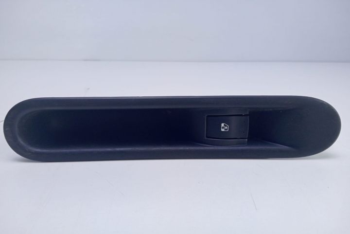 Buton comanda geam  dreapta   8200327947 Renault Scenic a 2-a generat