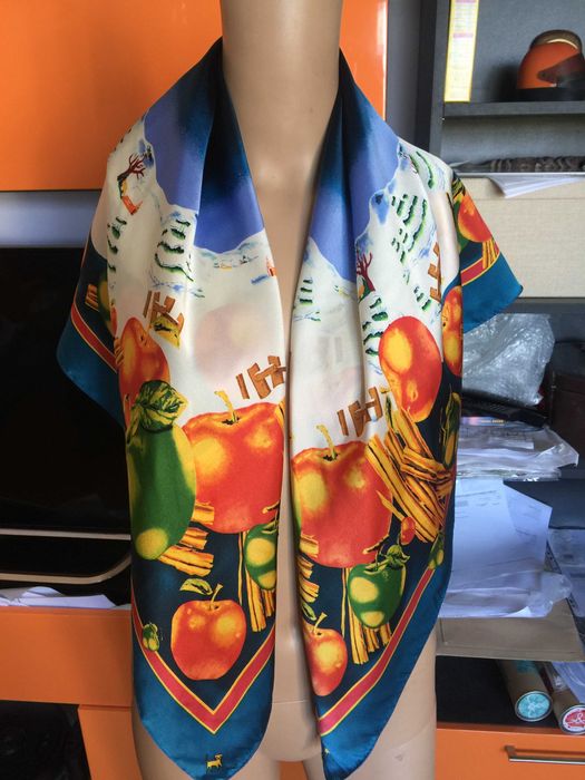 Копринен шал със зимни мотиви