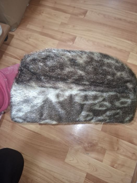 Caciula blana naturala din foca