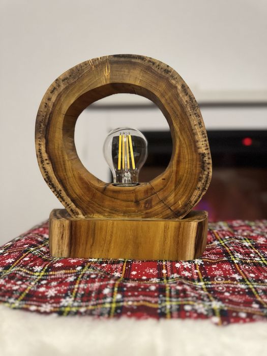 Lampa handmade din lemn de dud