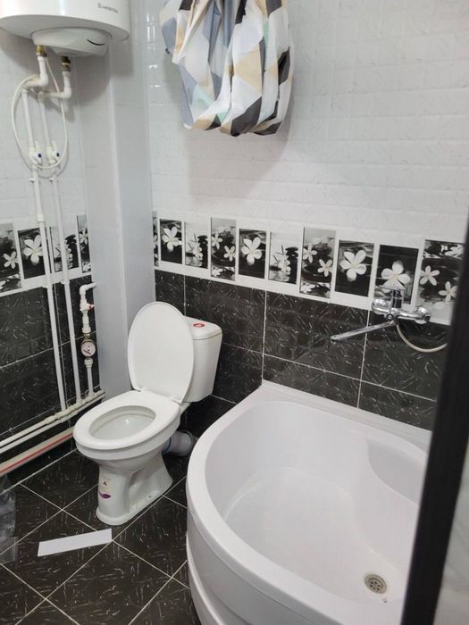 Mindonobod MFY 3 xonali kvartira sotiladi mashina bozor oldida