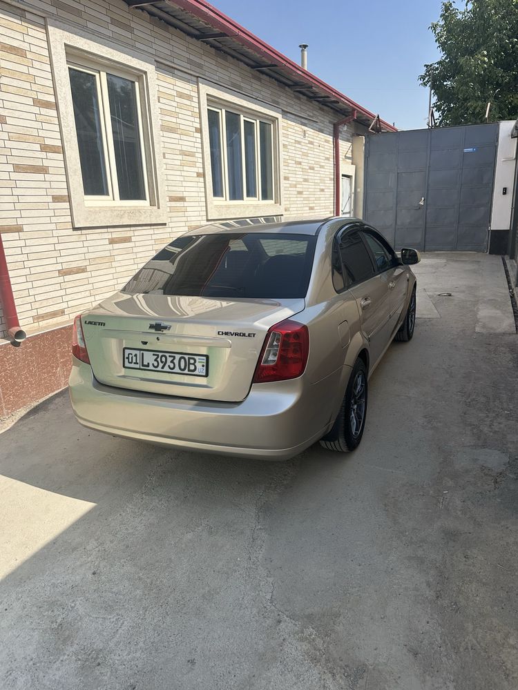 Продаю Lacetti 2015 года, автомат, 1 евро