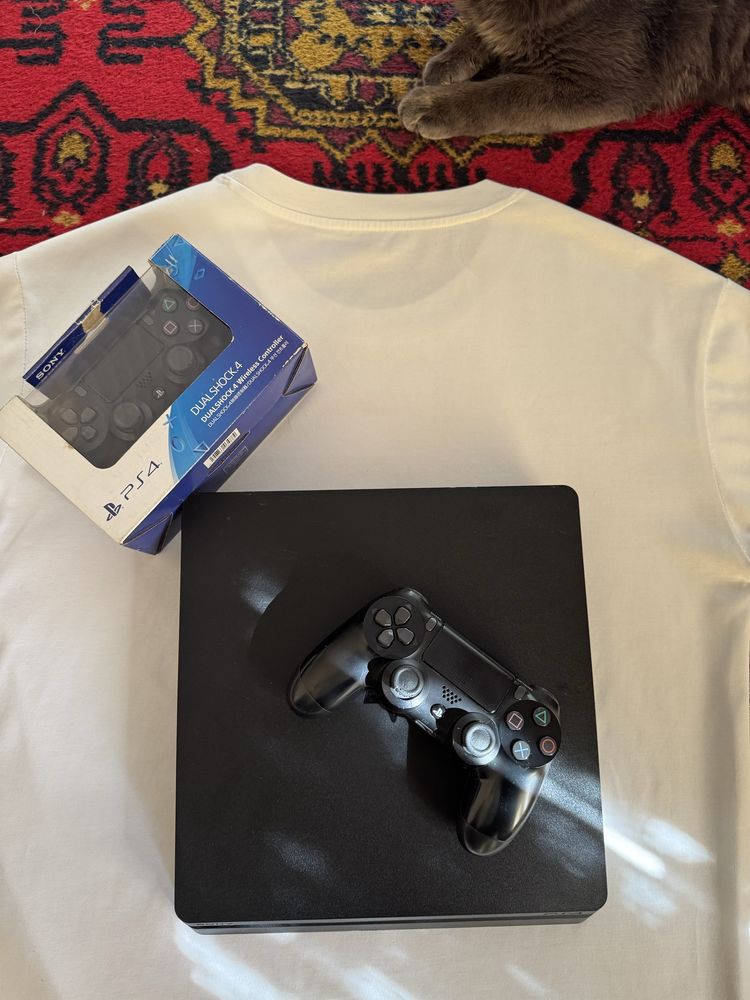 Playstation 4 slim sotiladi srochno!