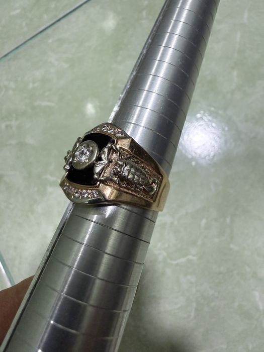 Мужской золотой кольцо скарпион