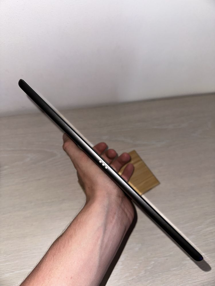 iPad 9 Wifi 64 GB si husa Logitech Combo Touch