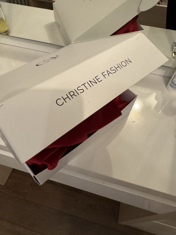 Lady in red - Christine fashion