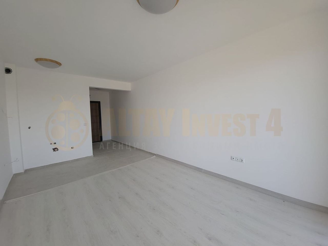 Продава се Едностаен апартамент в с. Шкорпиловци, Област Варна - 38 кв.м за 1050 €/кв.м - Снимка #2