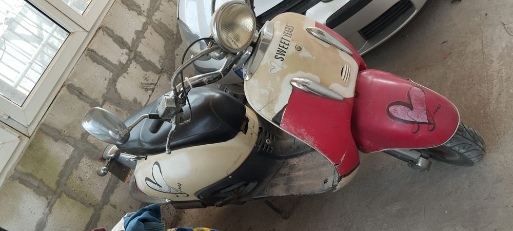 Vând scuter piaggio vespa