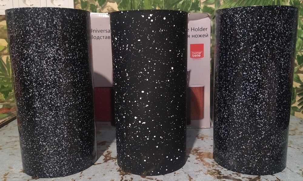 Подставка для всех видов ножей очень удобная, красивая.НОВАЯ.ДОСТАВКА.