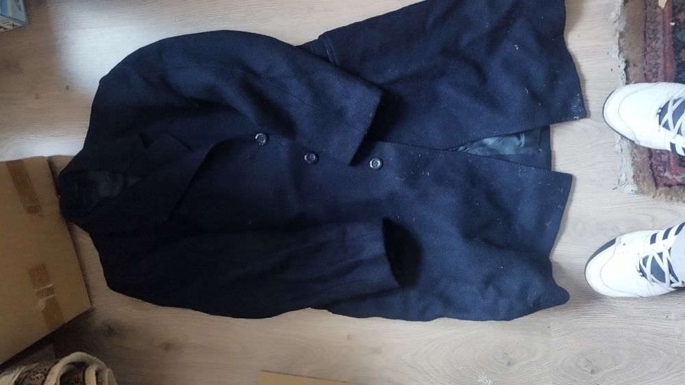 De vânzare palton bărbătesc măr 50 material lână.