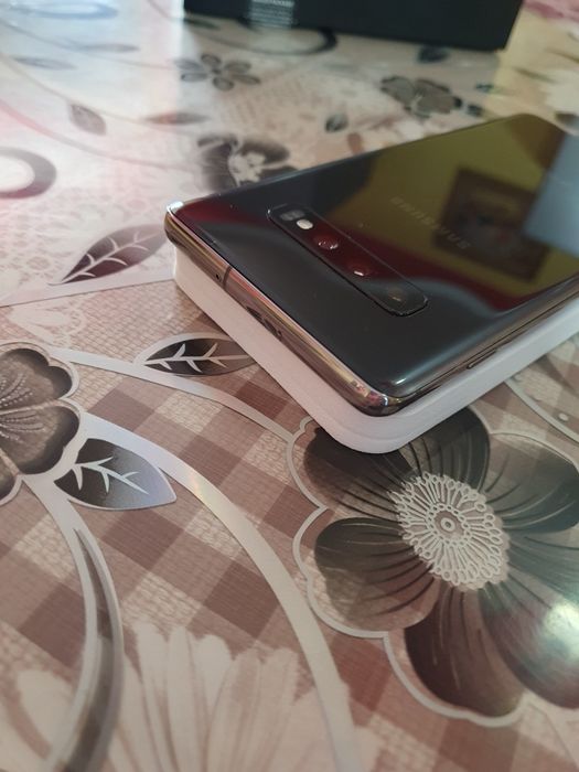 Vând Samsung Galaxy S10 Plus Ca Nou