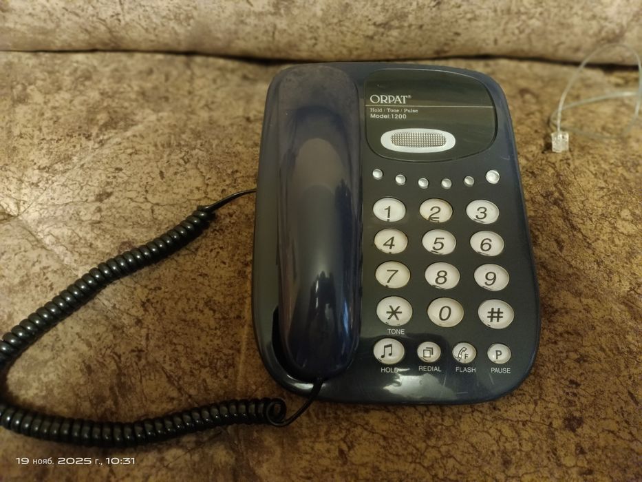 Продам б/у домашний телефон, радио,колонки 2штуки. Любой за 1000тг