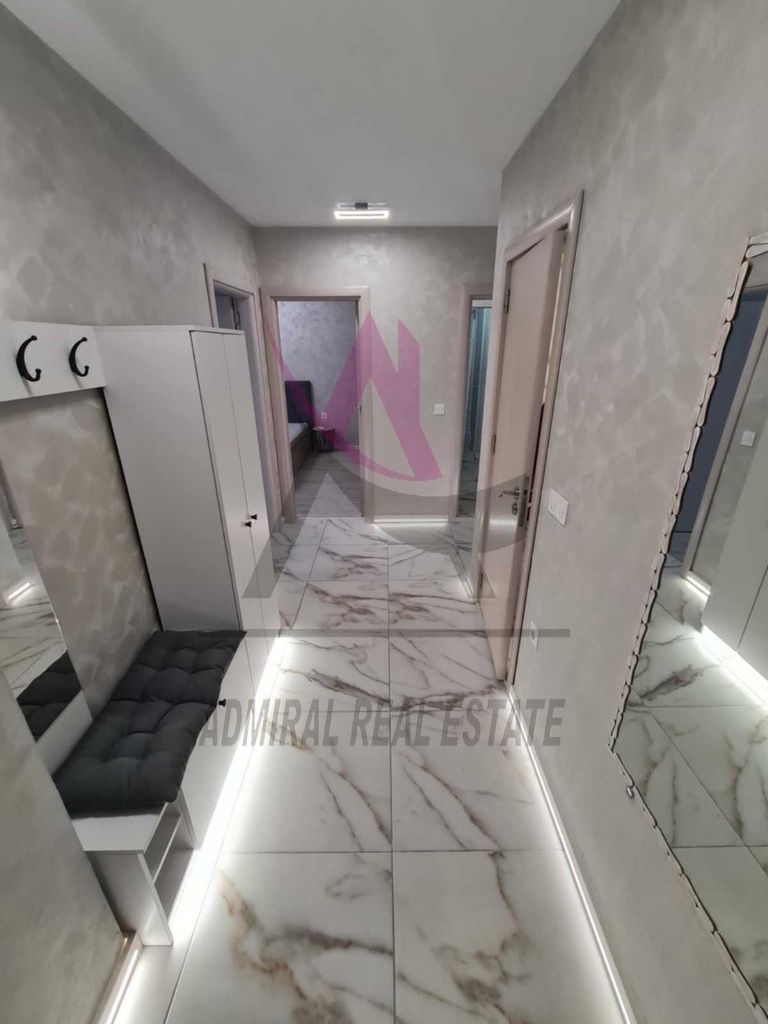 Дава се под наем Тристаен апартамент в Варна, Победа - 100 кв.м за 900 € - Снимка #4