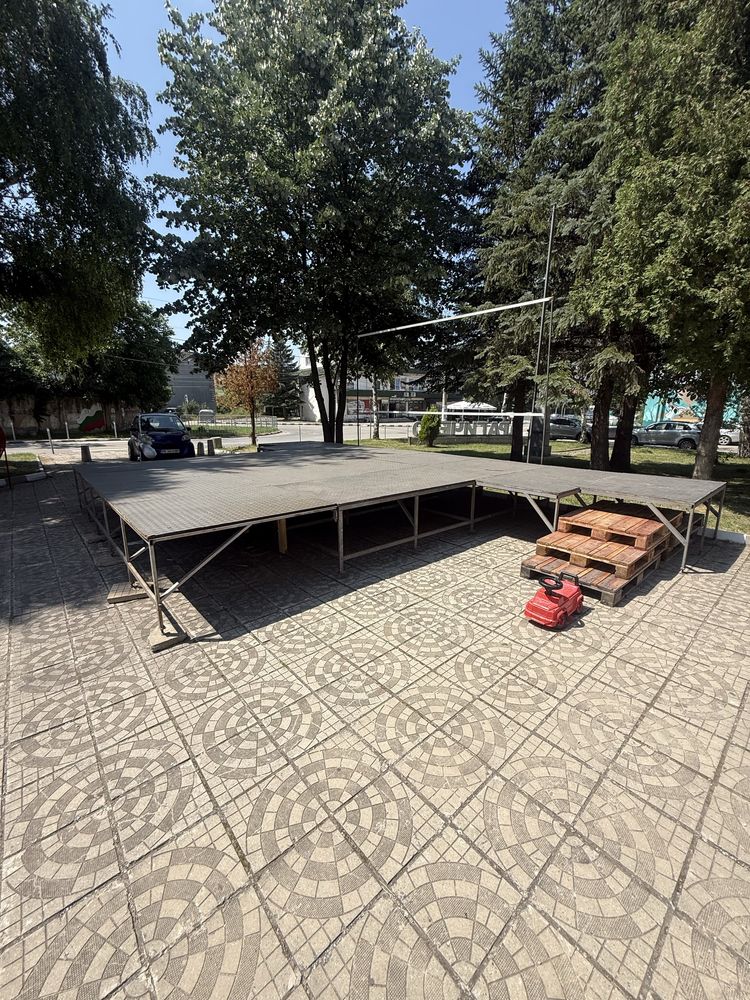Сцена с размери 6х6 м (36м2)