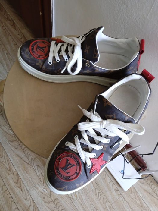 Продам фирменные крассовки+рюкзак.