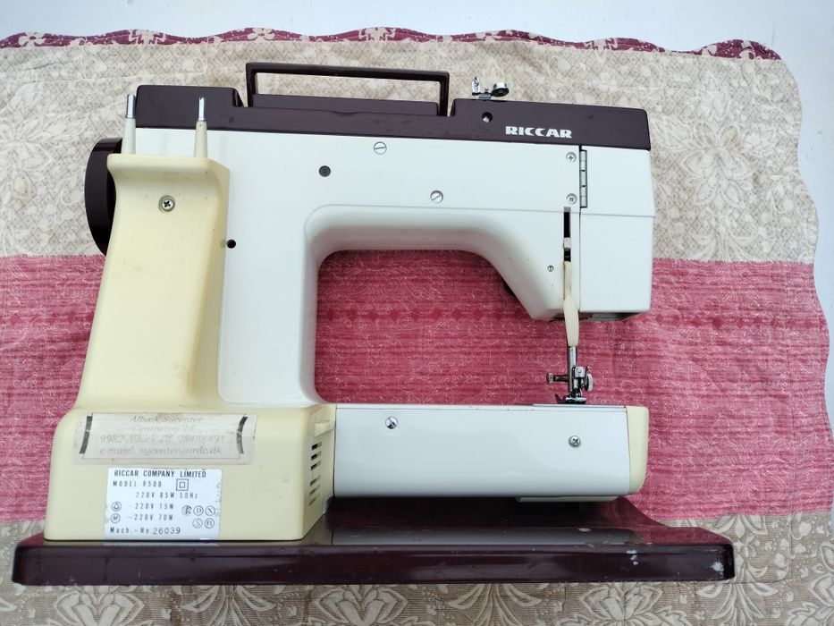 Mașina de cusut Ricarr 8500