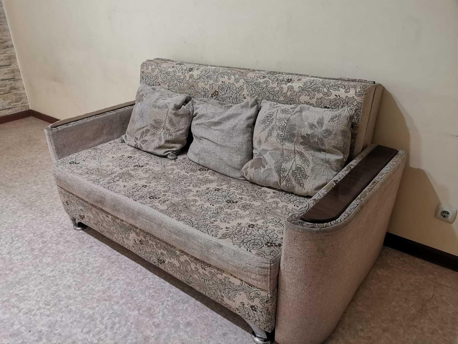 Продается диван с креслом