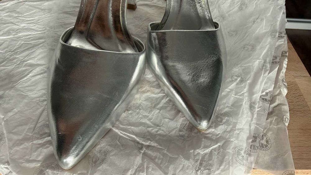 Pantofi cu toc Stradivarius marime 36 stare excelenta !