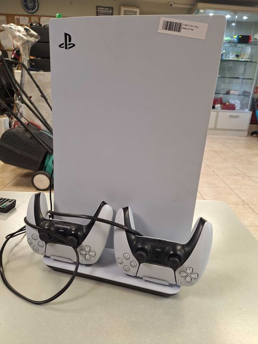 Конозола PS5 + докинг станция.